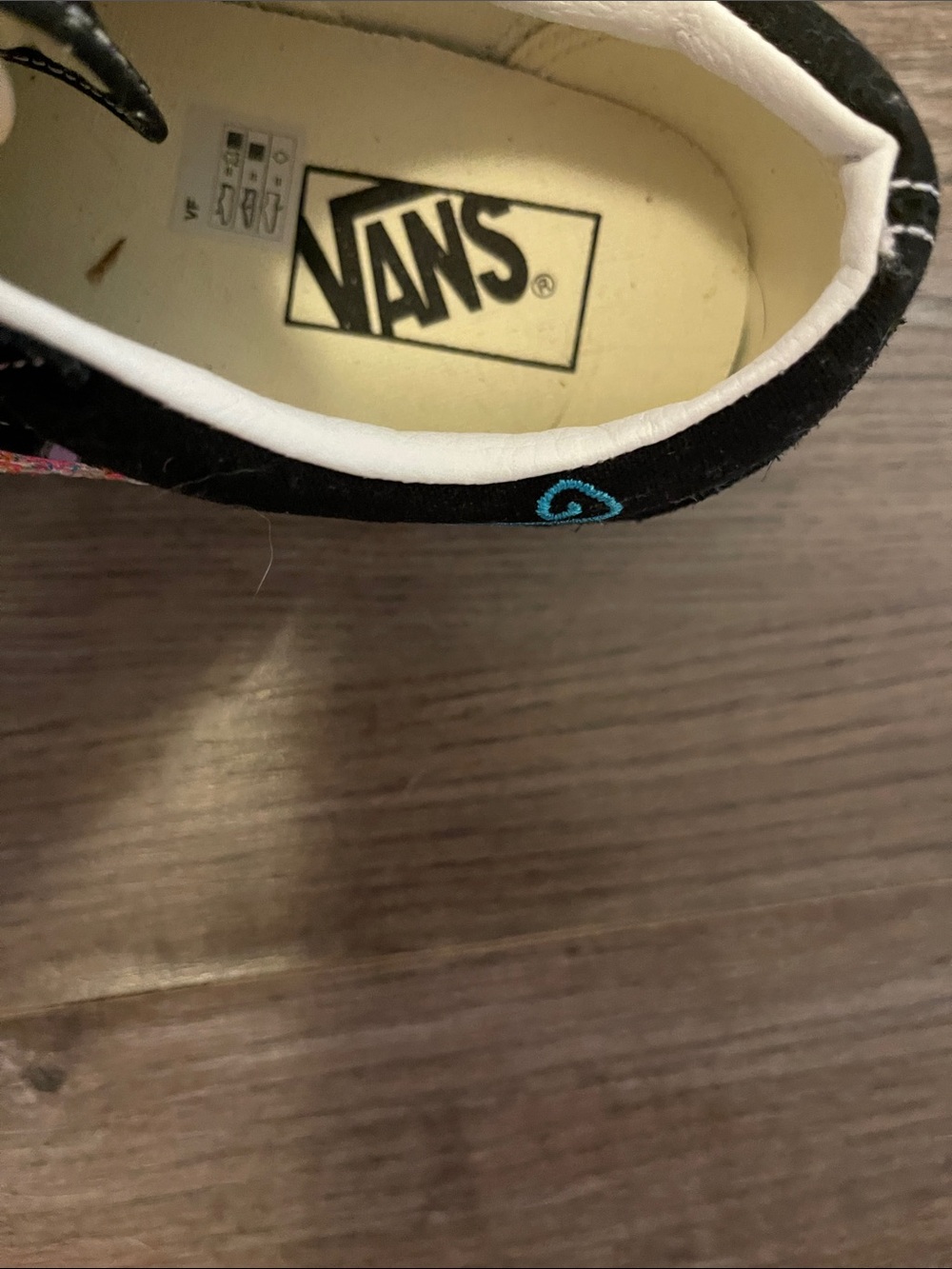 Vans Black Low-Top Sneakers with Multicolor Floral Embroidery - Picture 3 of 7